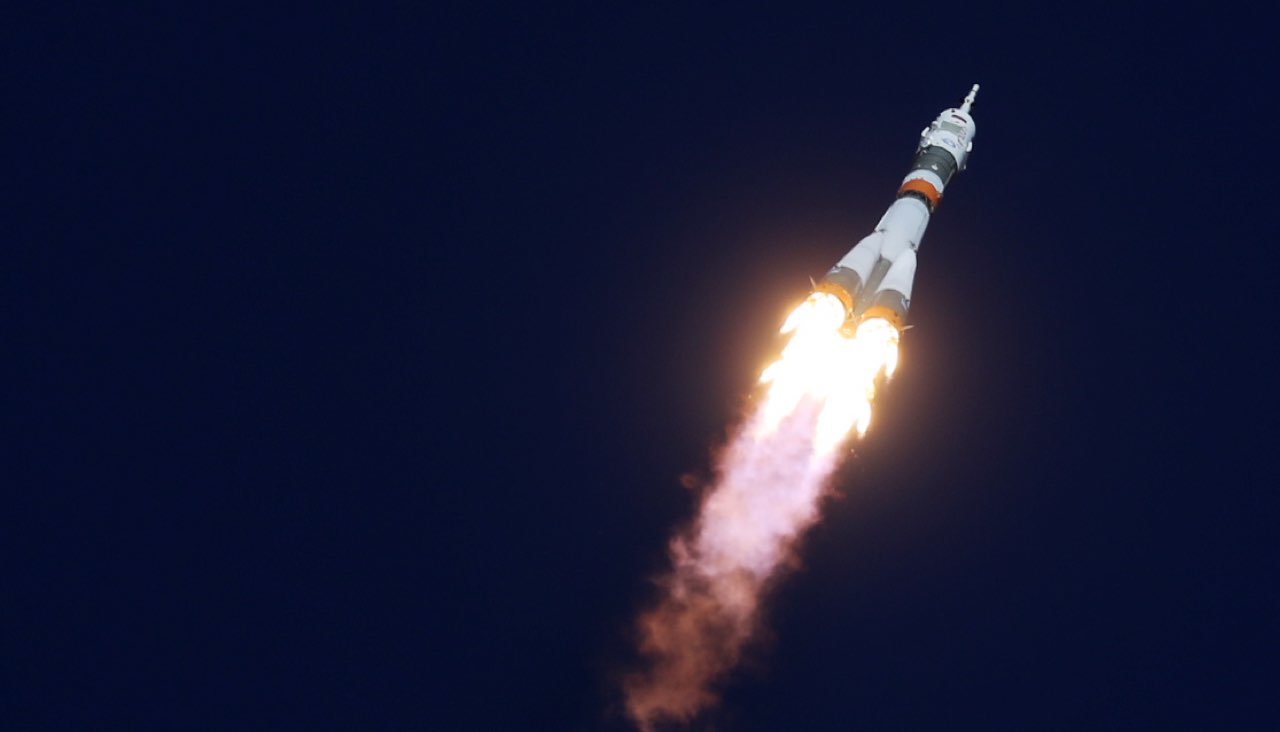 O foguete Soyuz depois do lançamento de falha desligou os motores