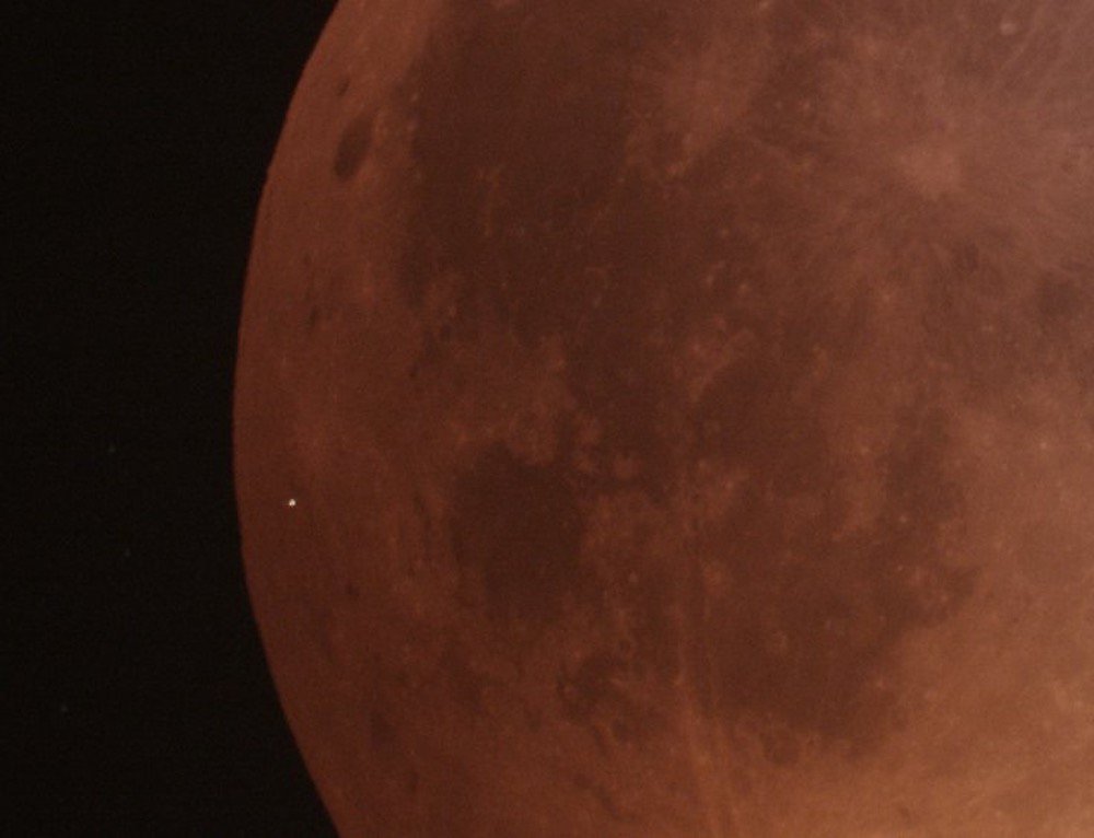 Astronomers were able to film the meteorite fall on the moon during the Eclipse