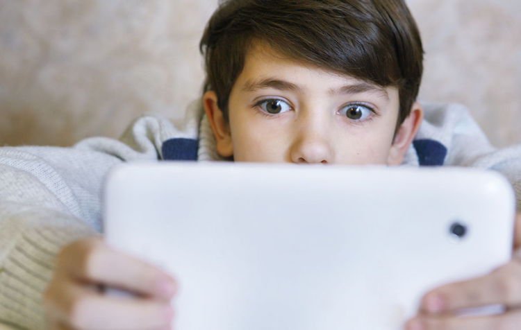 Wissenschaftler haben einen Zusammenhang zwischen Gadgets und geistigen Entwicklung der Kinder