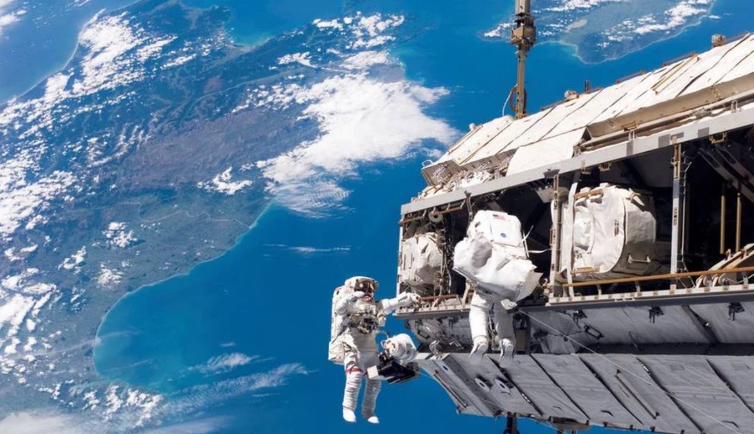 La NASA si prepara ad entrare in uno spazio aperto, composto solo da donne