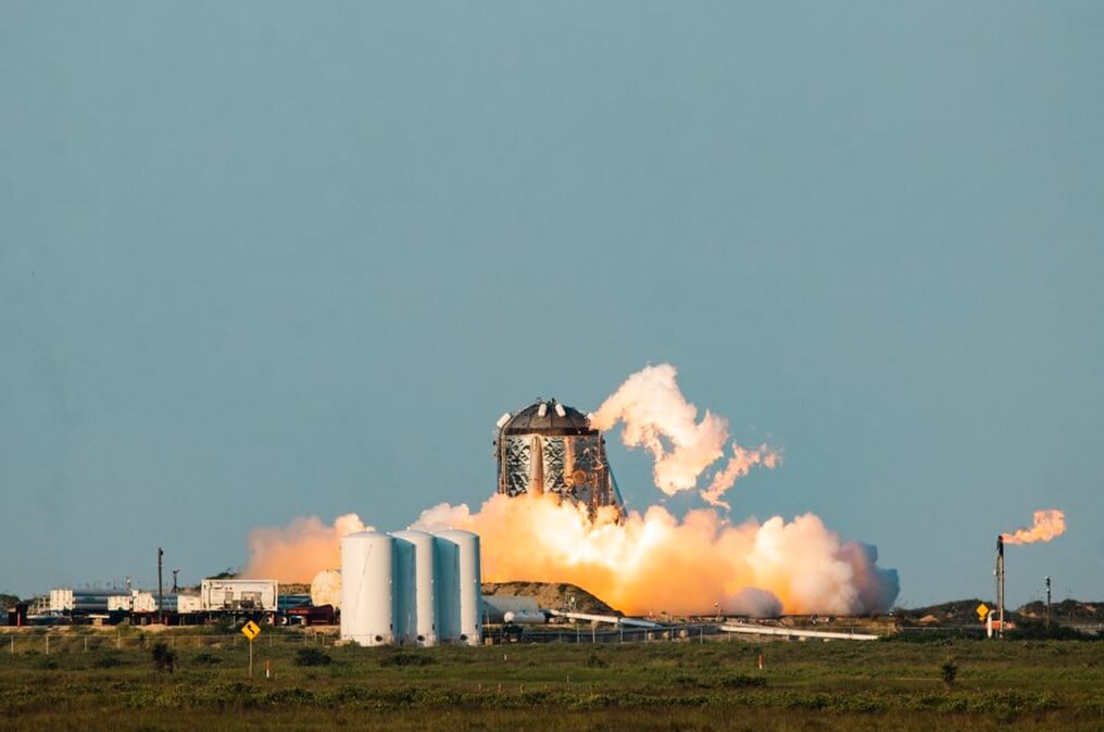 एक प्रोटोटाइप के अंतरिक्ष यान कंपनी SpaceX जलाया फिर से परीक्षण के दौरान