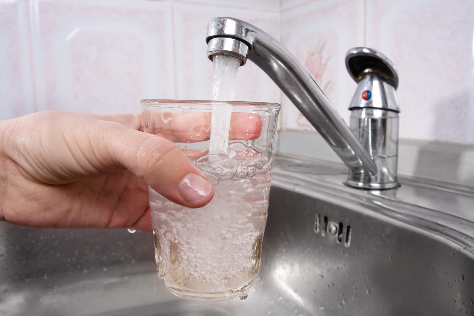 Que é perigoso água da torneira?