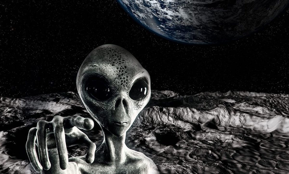 Can the moon help in finding aliens