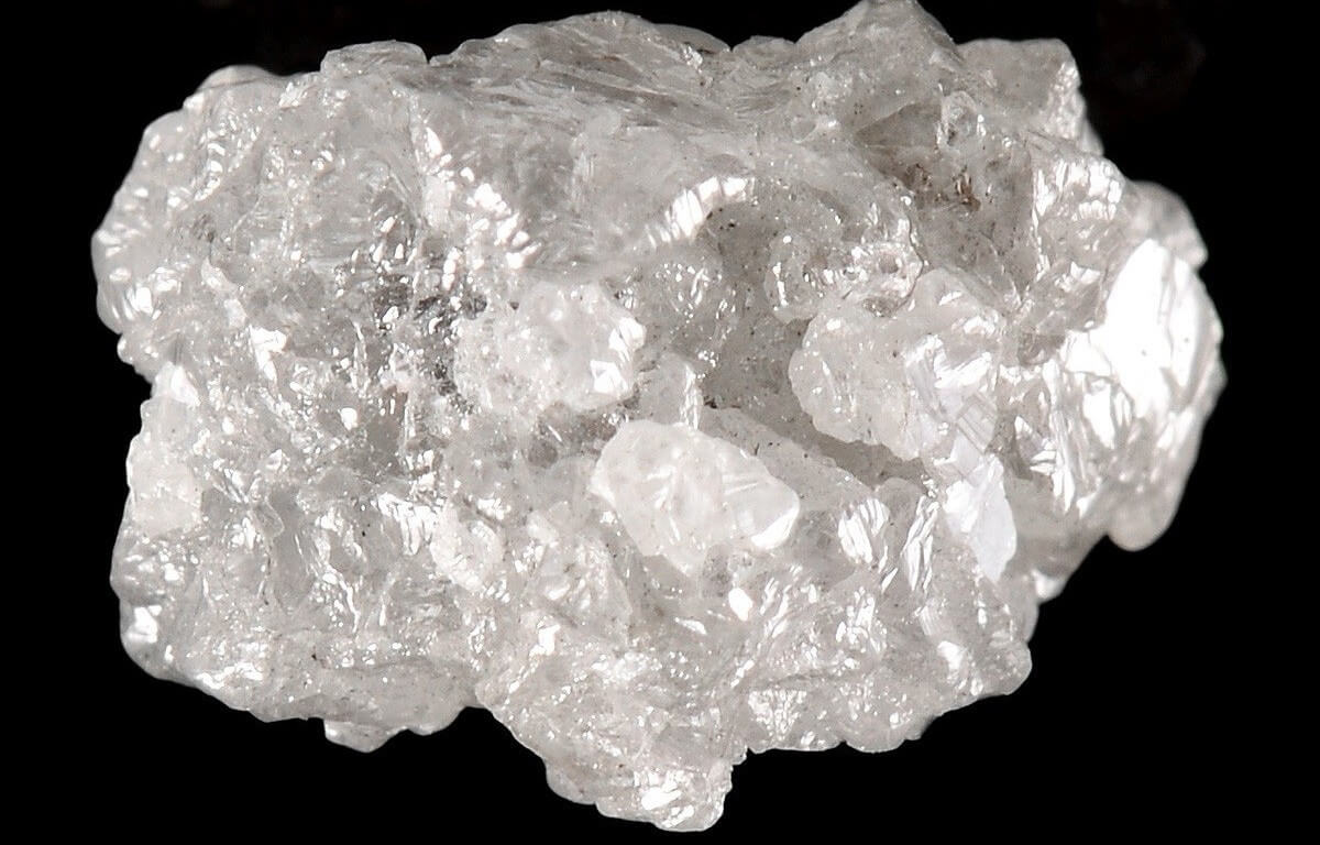 Im inneren des Diamanten haben ein neues Mineral