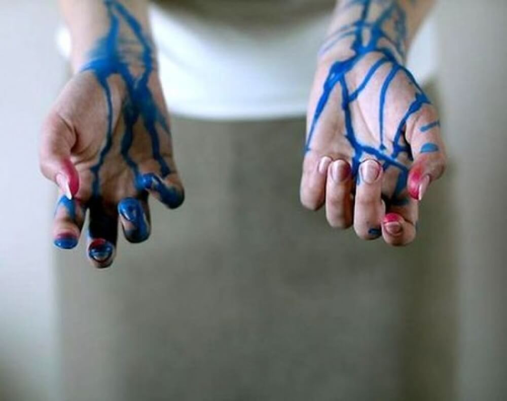 人类的血液可以漆成蓝色的颜色？