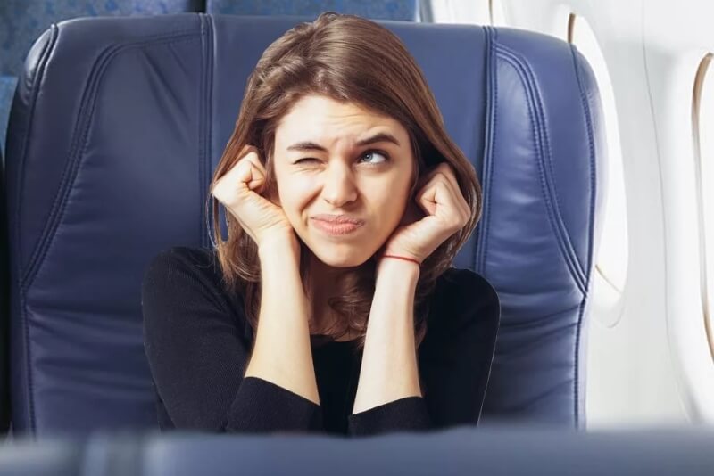 Perché la gomma da masticare aiuta da congestione delle orecchie in aereo?