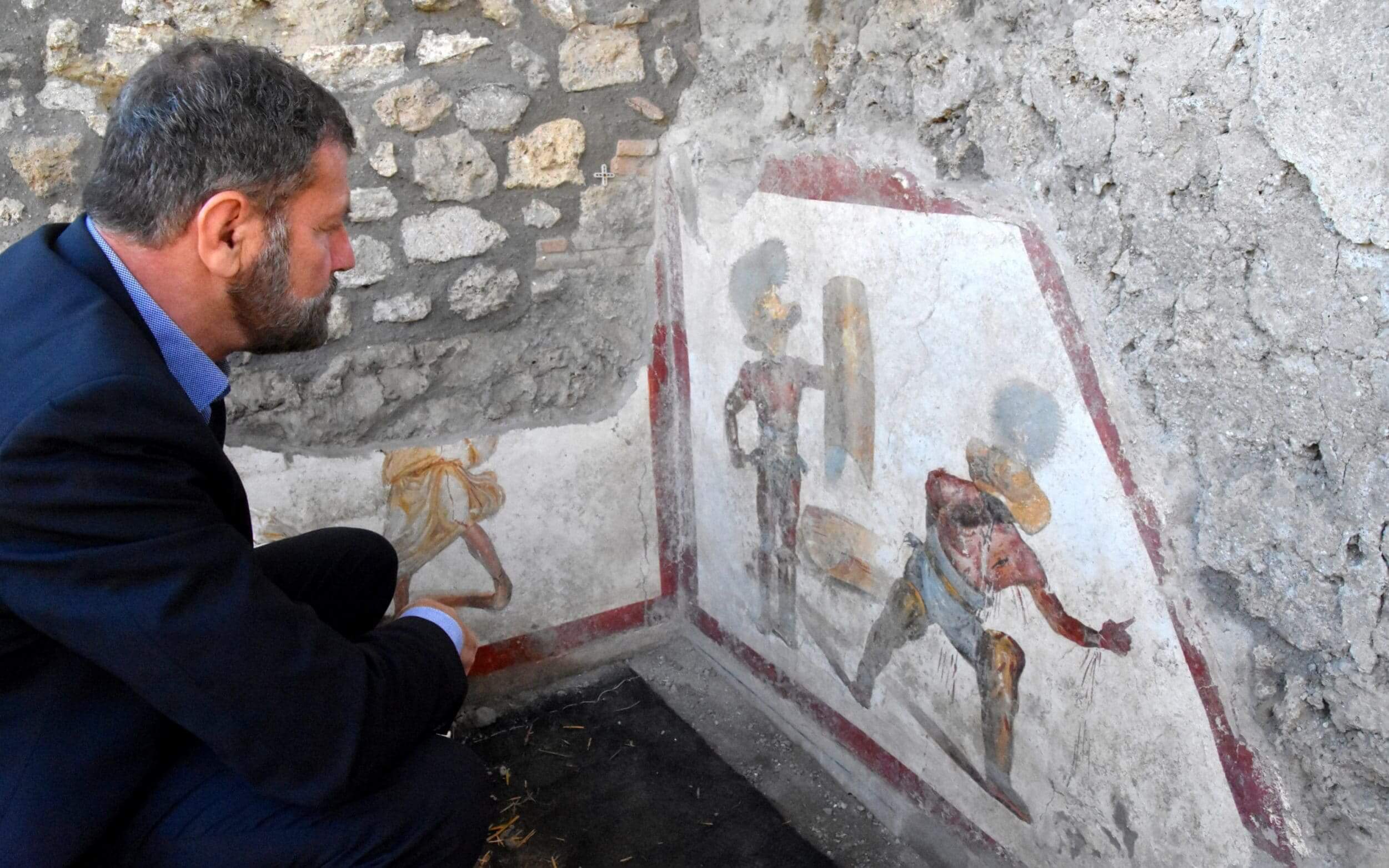 In Pompeji fanden ein altes Bild mit blutigen Gladiatoren