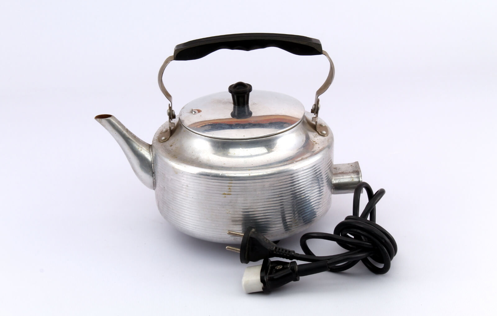 Why the kettle is noisy during operation?